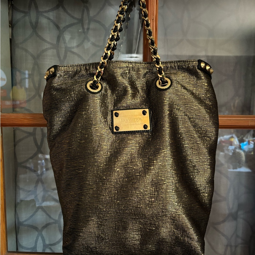 ❤️💲Louis Vuitton Anthracite Gold Studs Tote Bag❤️💲Best price on Poshmark❤️💲
